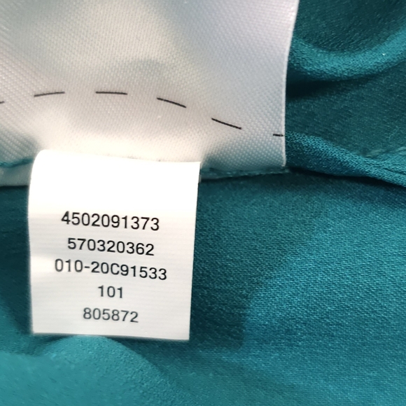 Chicos size 1 (8-10) emerald green silky blouse - Picture 6 of 6